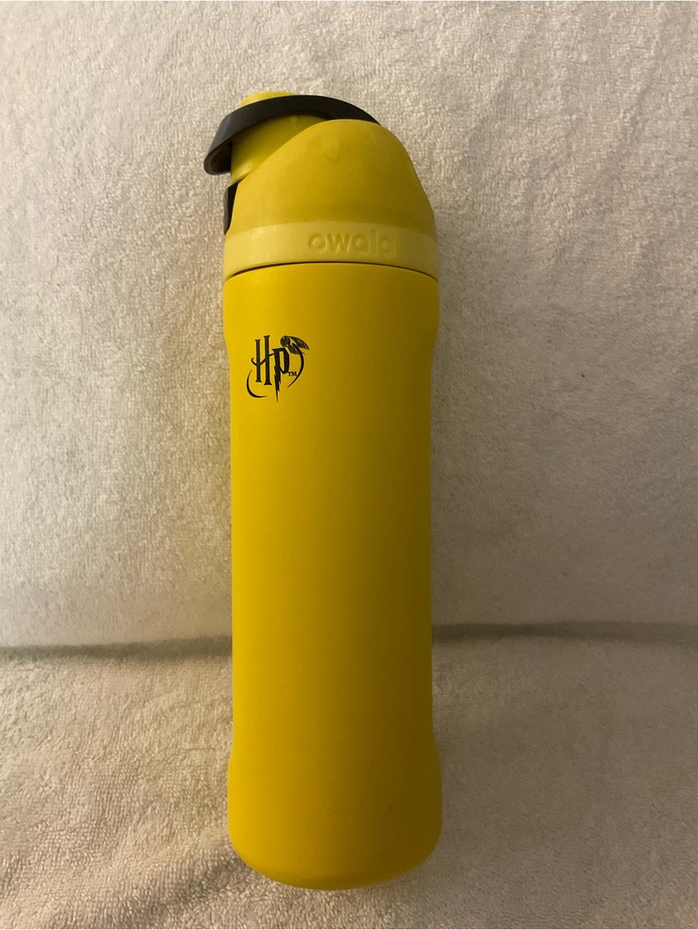 Owala x Harry Potter Hufflepuff FreeSip Stainless Steel Water Bottle 24 oz Huffl